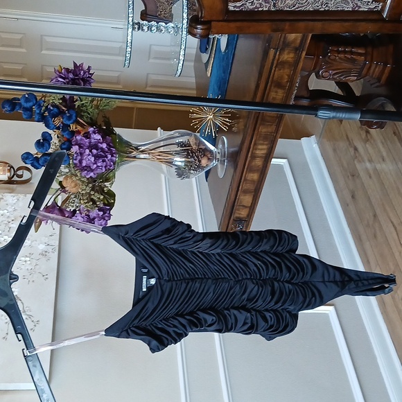 Misguided Slinky Black Ruched Front Bodysuit. Size 4 - Picture 8 of 17